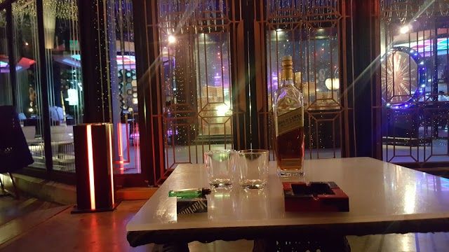 Differ Pub On The Beach